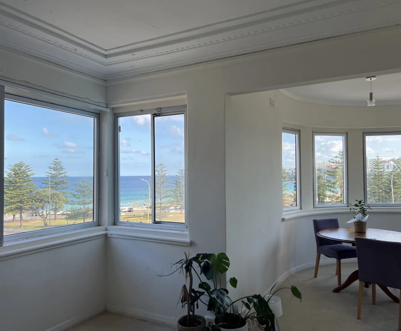 Furnished room in a flatshare