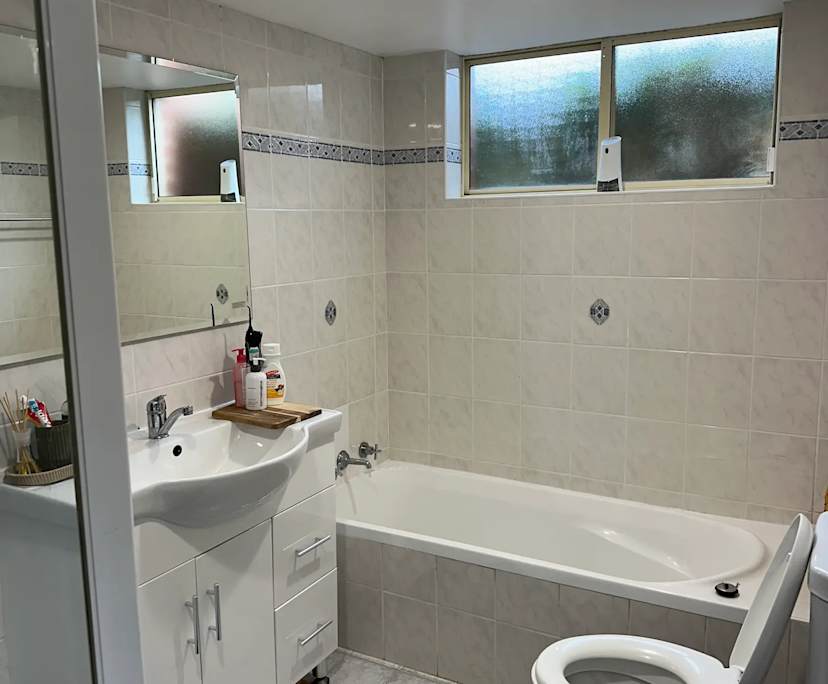 Unfurnished room in a flatshare