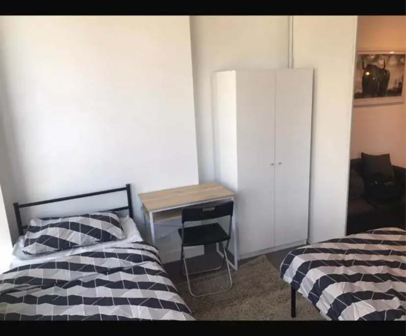 Furnished room in a flatshare