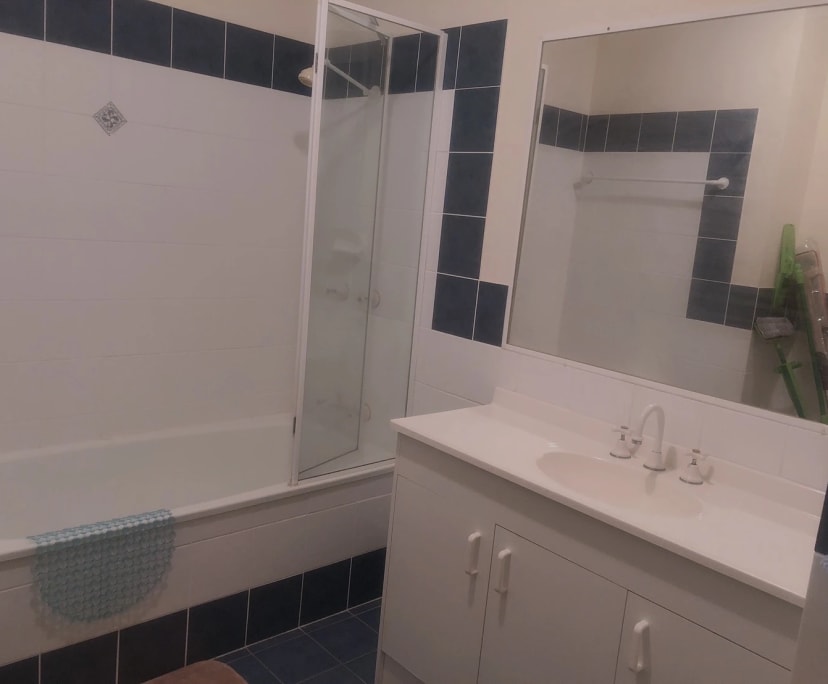 $325, Flatshare, 2 bathrooms, Surfers Paradise QLD 4217