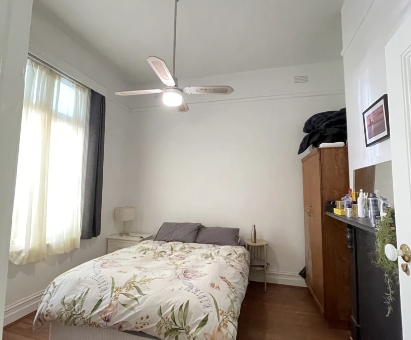Room in a share house