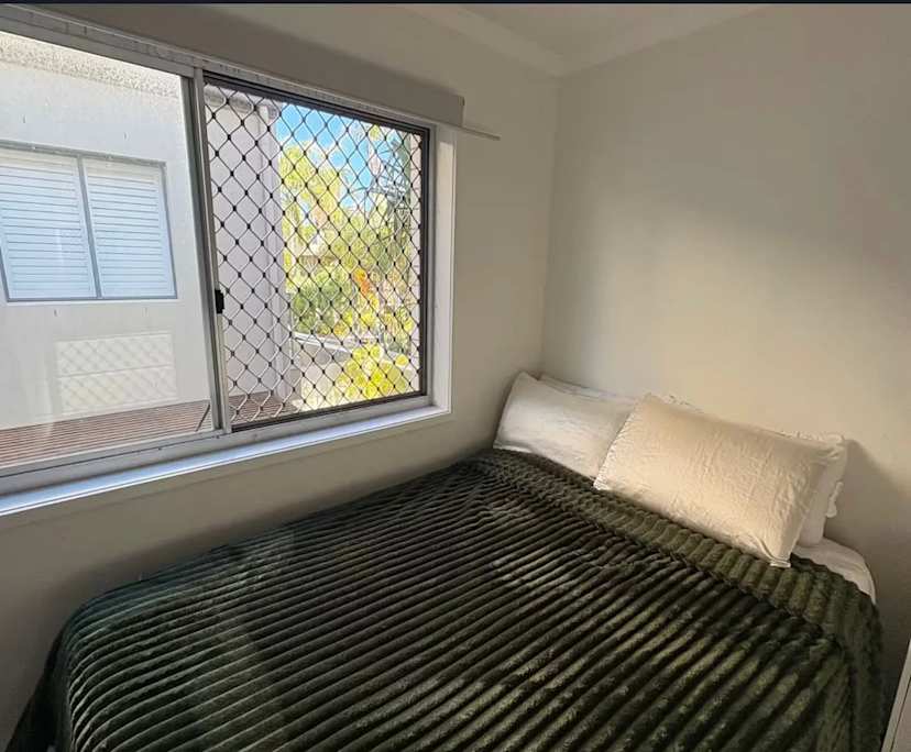 $350, Flatshare, 2 bathrooms, Broadbeach QLD 4218
