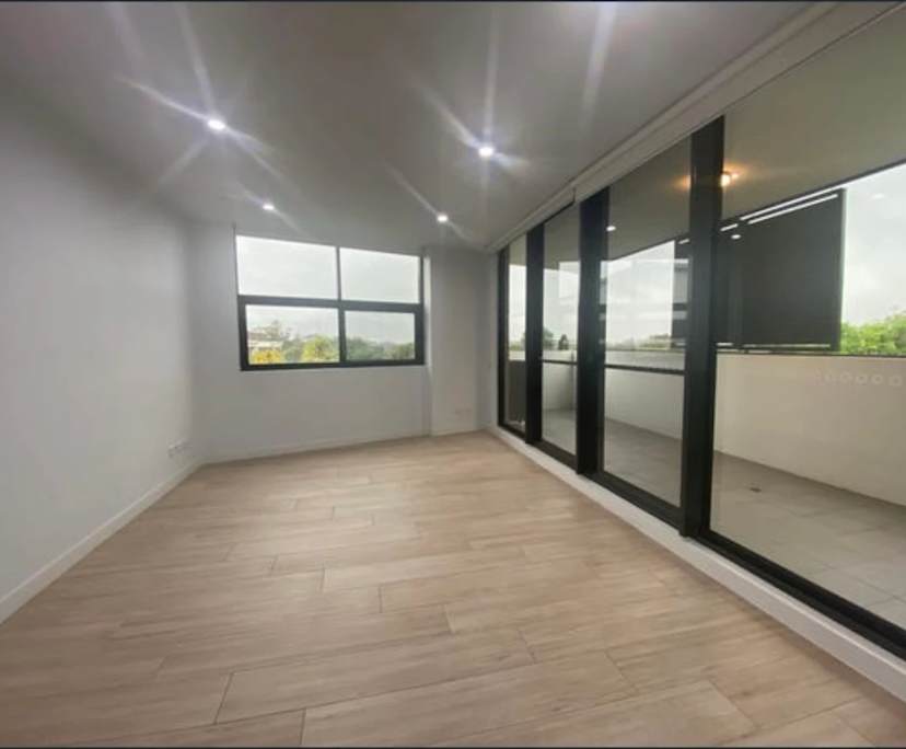 Unfurnished room with own bathroom