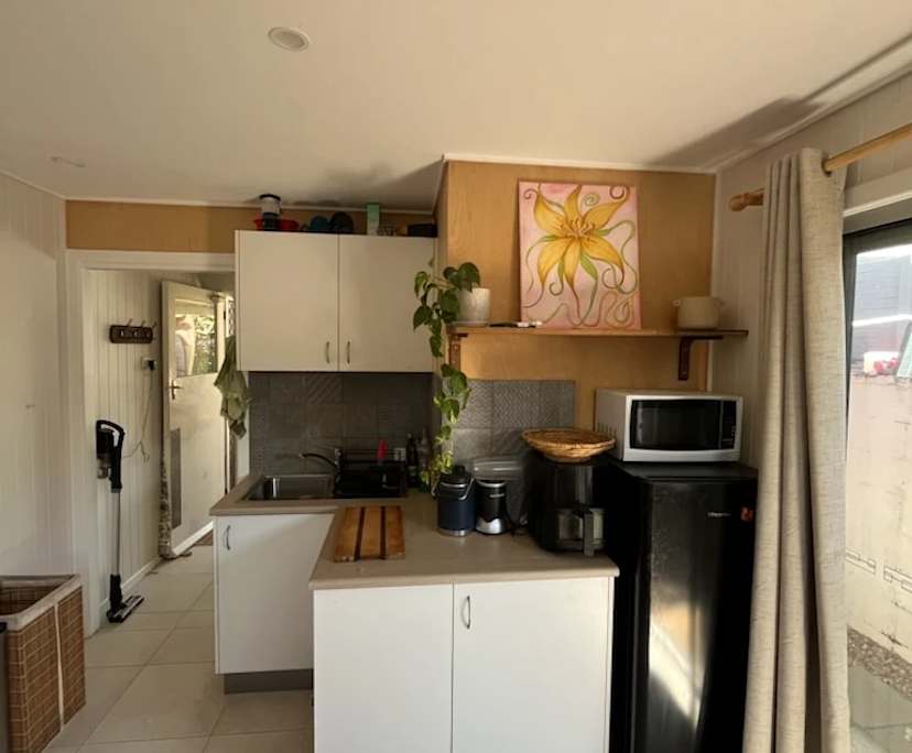 Unfurnished room studio flat for rent