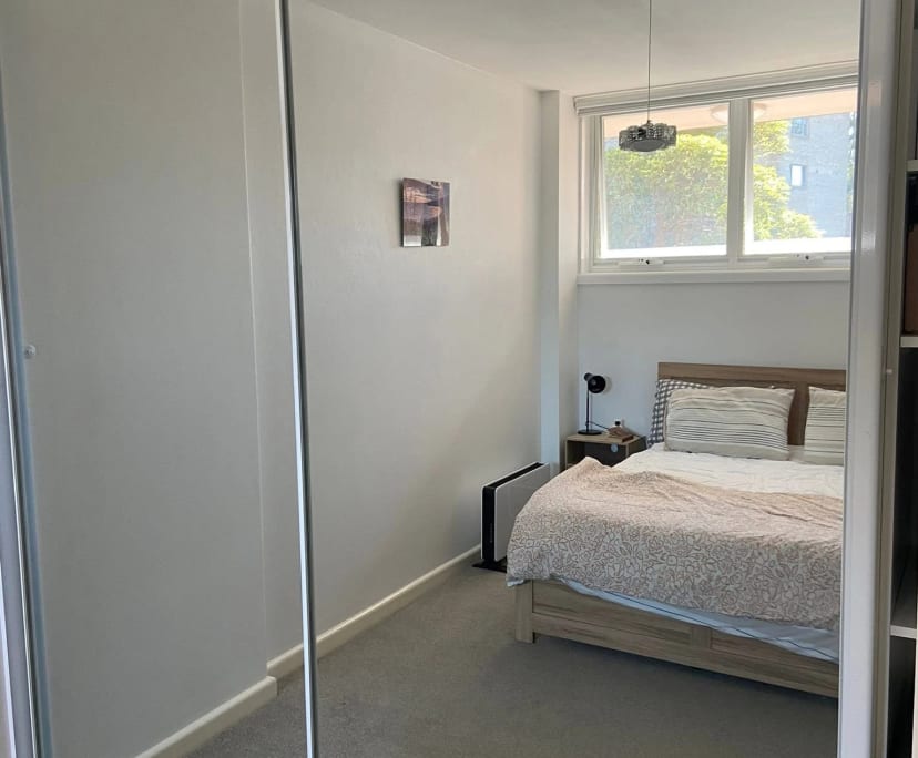 Furnished room in a flatshare
