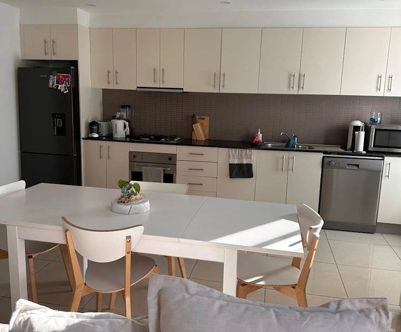 Furnished room with ensuite in a flatshare
