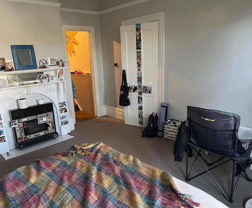 Room in a share house