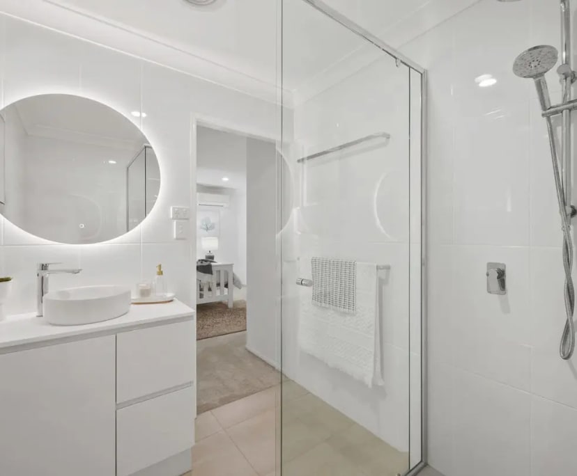 $500, Whole-property, 3 bathrooms, North Ward QLD 4810