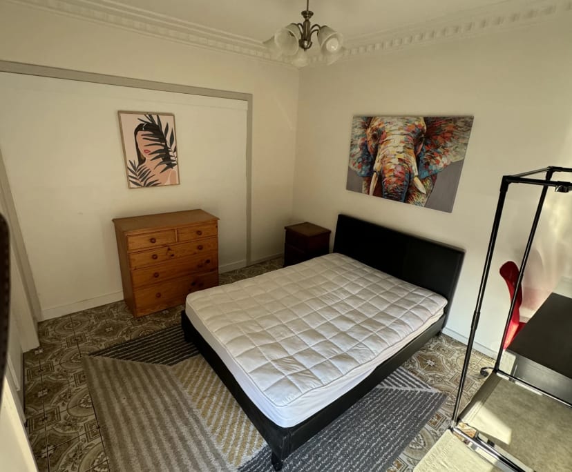 Room in a share house