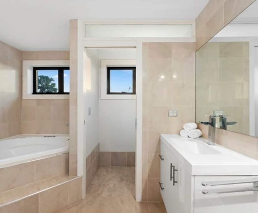 $570-750, Student-accommodation, 3 rooms, Broadbeach Waters QLD 4218, Broadbeach Waters QLD 4218