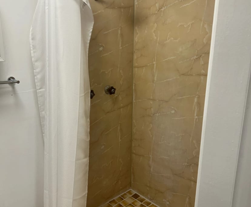 Granny Flat for Rent in Heathcote, Sydney 400, Un...