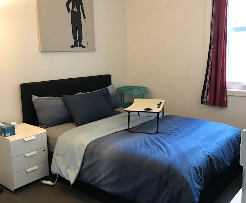Furnished room in a flatshare