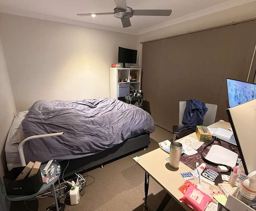Furnished room in a share house