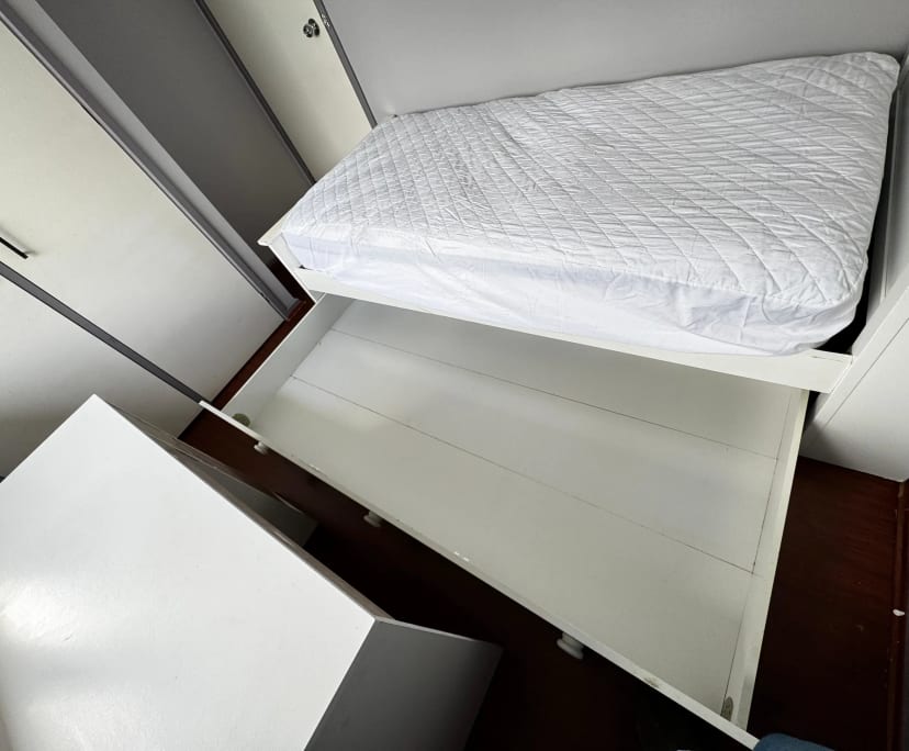 Room in a share house