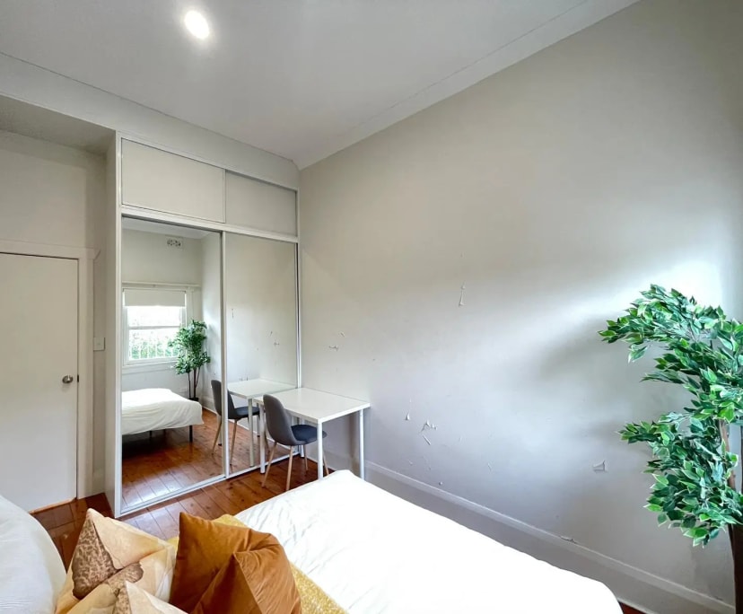 $750, 1-bed, 1 bathroom, North Bondi NSW 2026