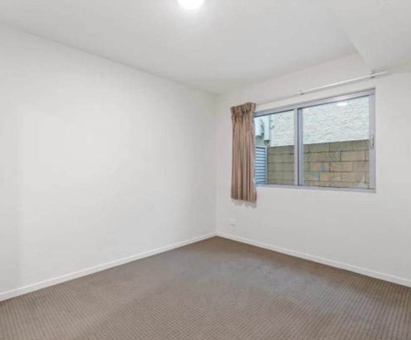 $350, Flatshare, 2 bathrooms, Indooroopilly QLD 4068