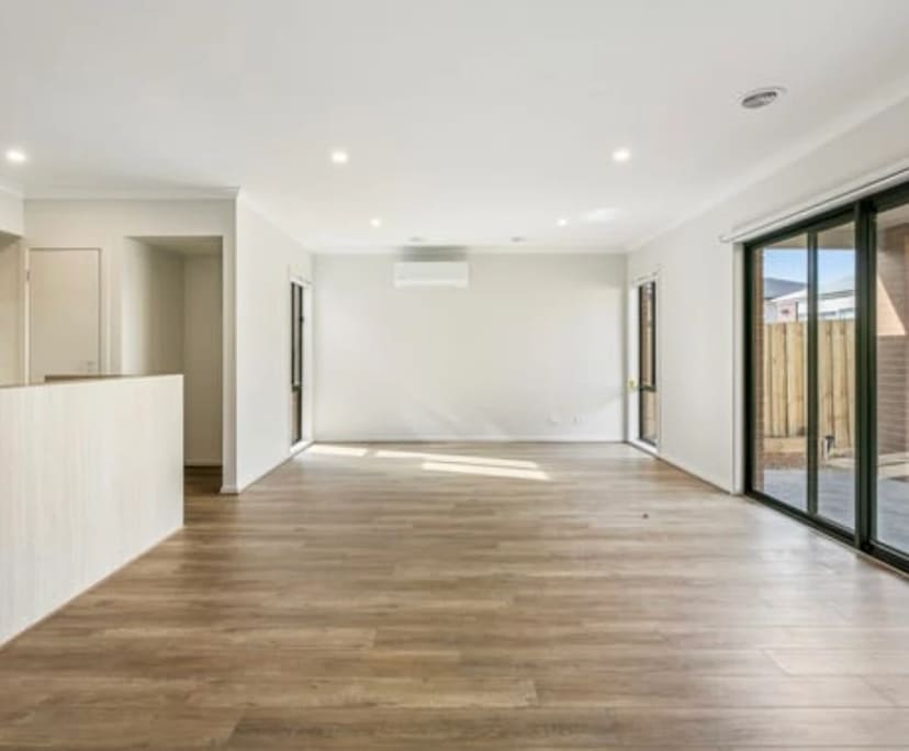 Unfurnished room with own bathroom