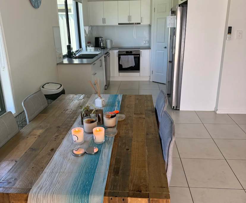 $350, Student-accommodation, 3 bathrooms, Helensvale QLD 4212