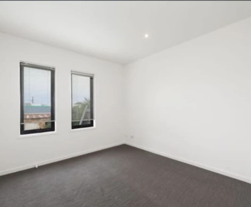 Unfurnished room in a flatshare