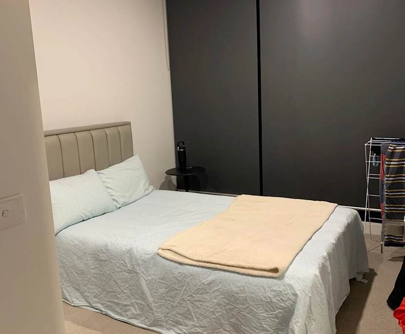 Furnished room with ensuite in a flatshare