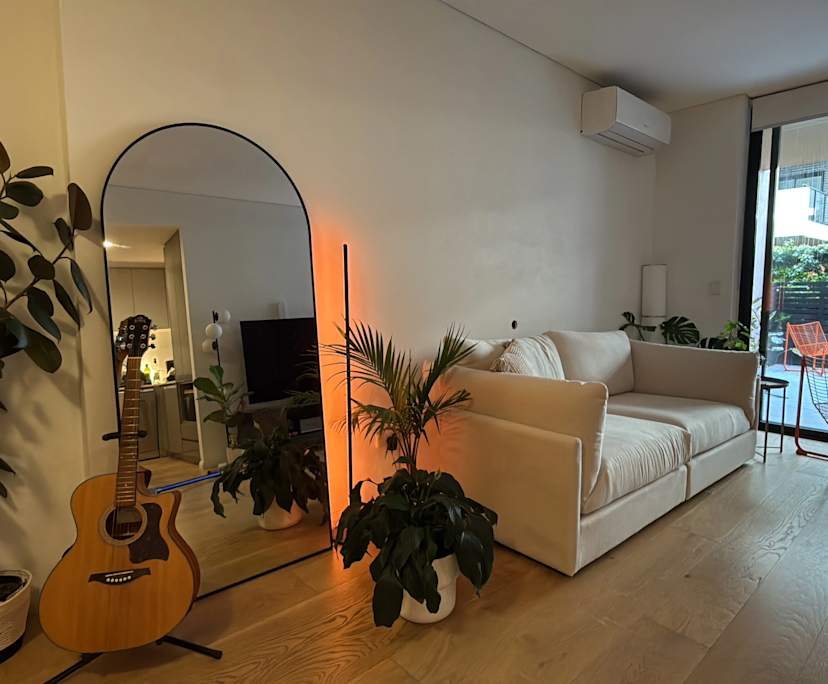 Furnished room with ensuite in a flatshare