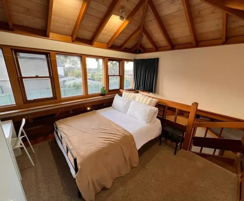 Furnished room in a flatshare