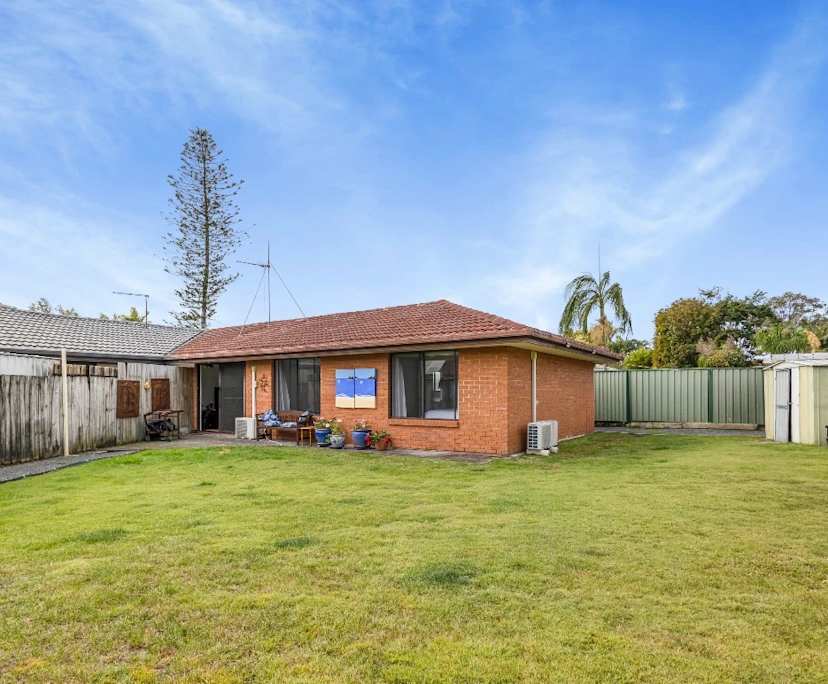 $350, Share-house, 3 bathrooms, Labrador QLD 4215