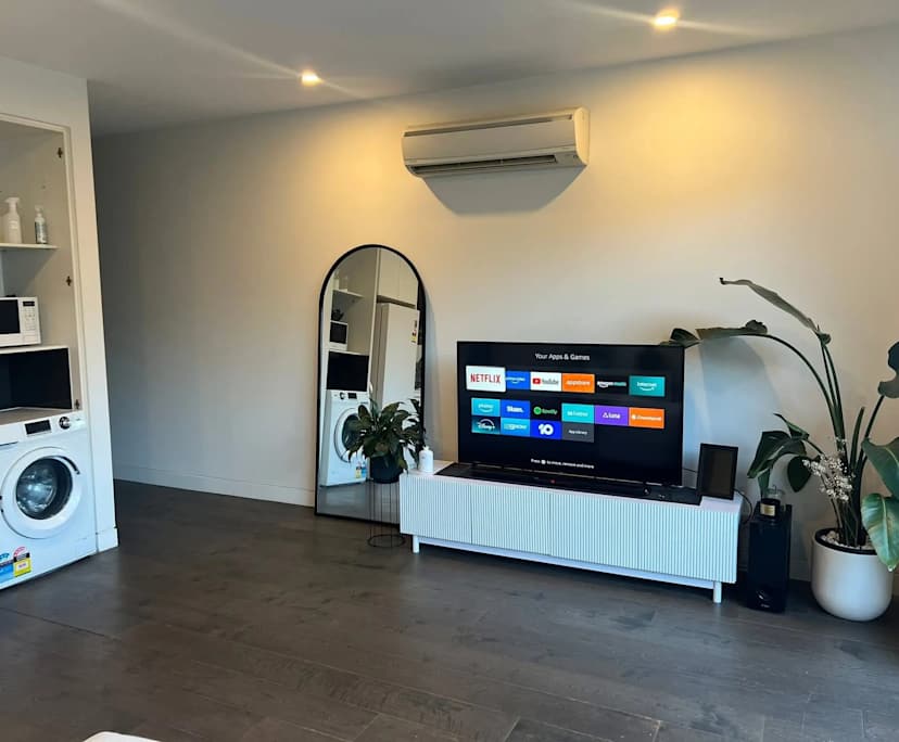 Unfurnished room with own bathroom