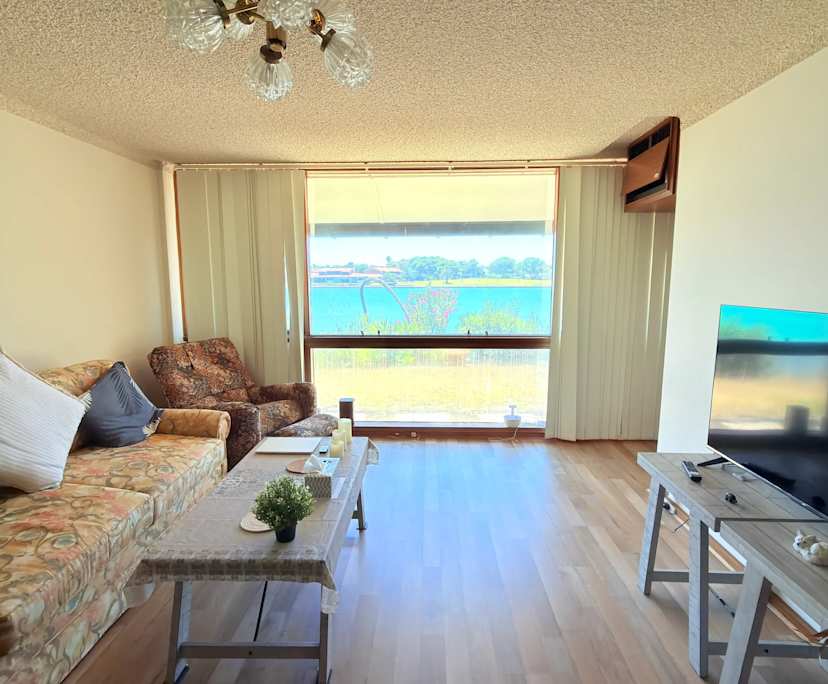 $275, Share-house, 2 bathrooms, Tennyson SA 5022