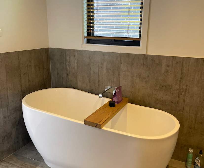 $300, Share-house, 3 bathrooms, Newtown VIC 3220