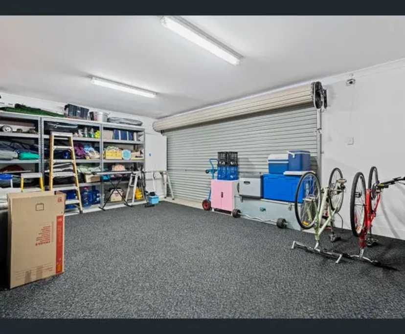 Unfurnished room in a flatshare