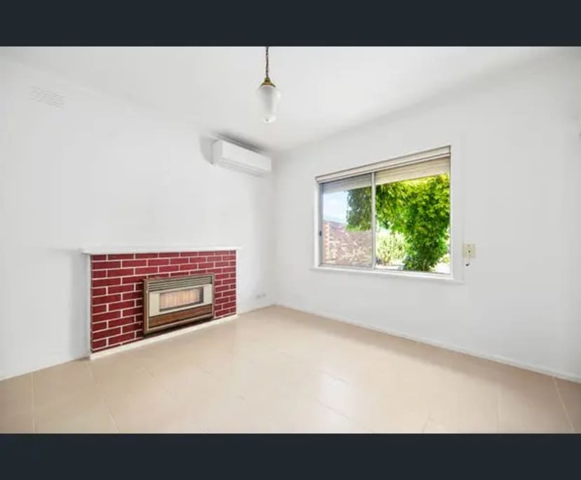 Unfurnished room in a share house