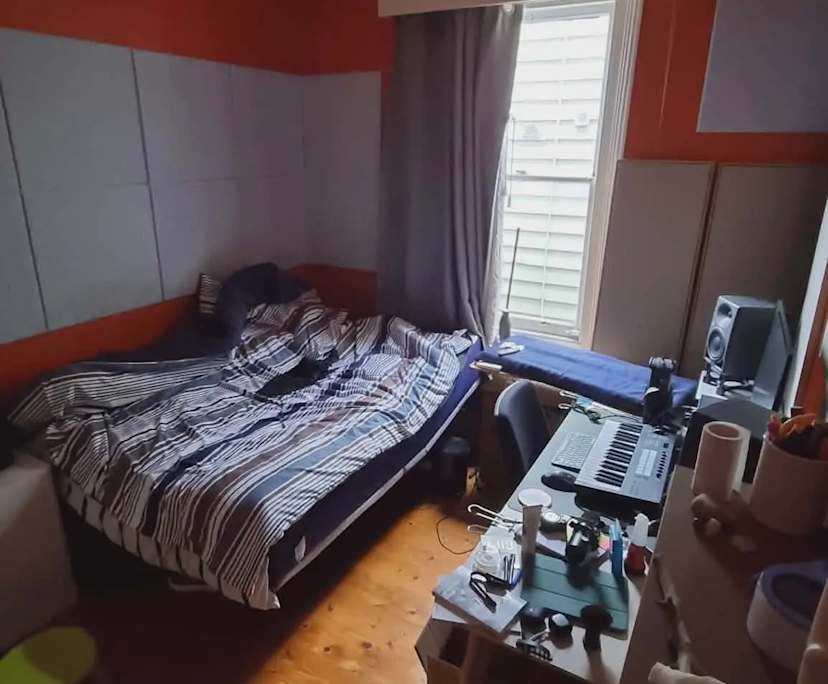 Room in a share house