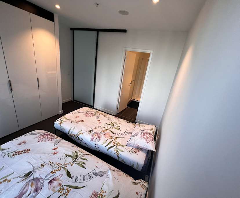 Furnished room with ensuite in a flatshare
