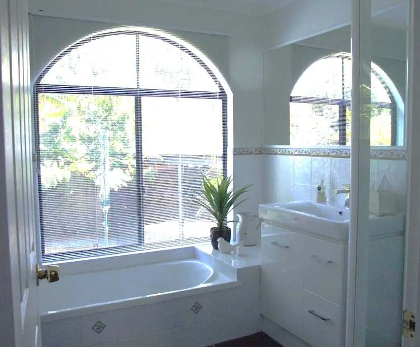 $1,500, 1-bed, 1 bathroom, Macleay Island QLD 4184