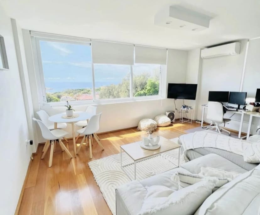 Furnished room in a flatshare