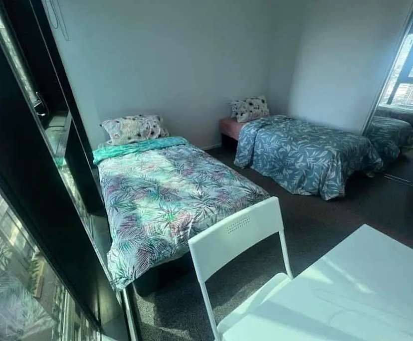 Furnished room in a flatshare