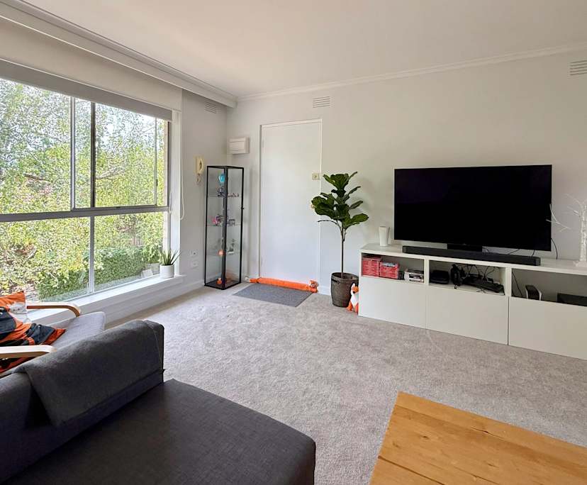 Furnished room in a flatshare