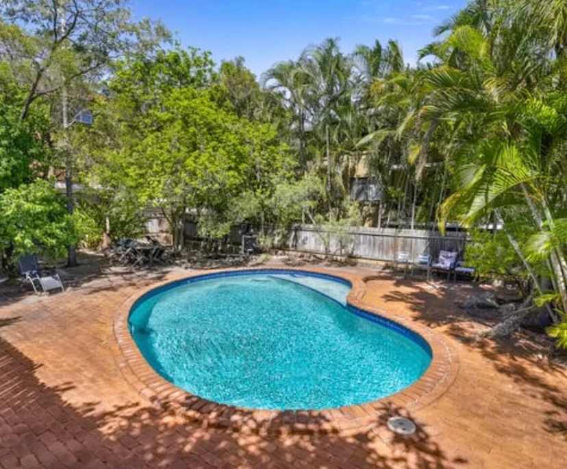 $345, Flatshare, 2 bathrooms, Taringa QLD 4068