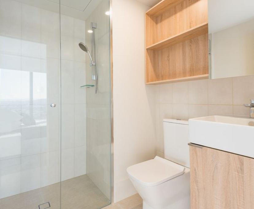 Furnished room with ensuite in a flatshare