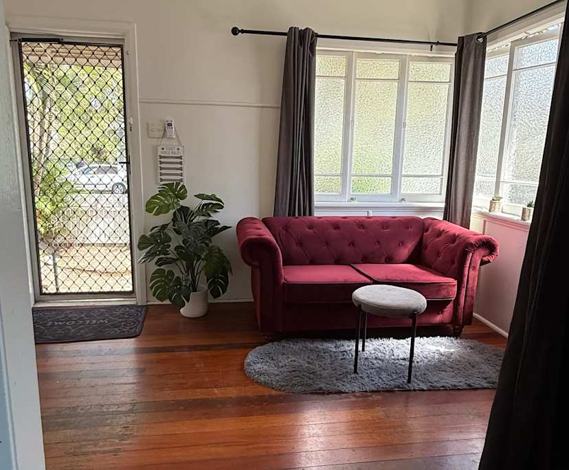 $300, Share-house, 3 bathrooms, Westcourt QLD 4870
