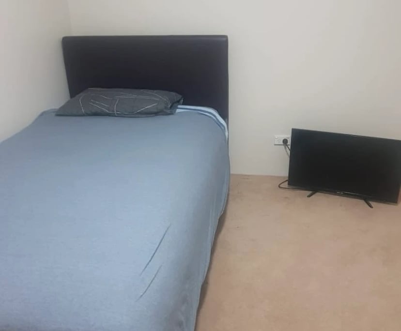 Furnished room in a flatshare