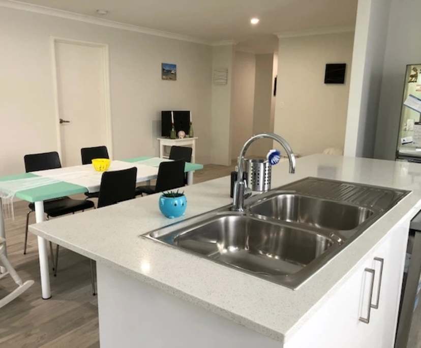 $300, Share-house, 2 bathrooms, Halls Head WA 6210