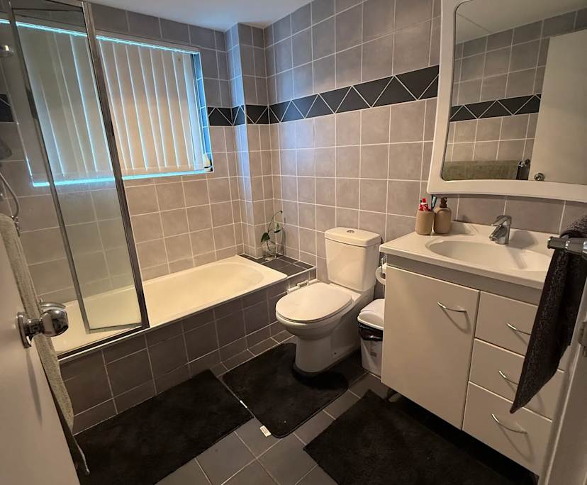 Furnished room in a flatshare