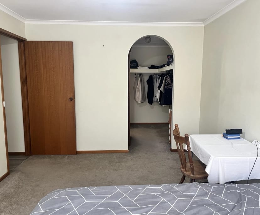 Unfurnished room with ensuite in a flatshare
