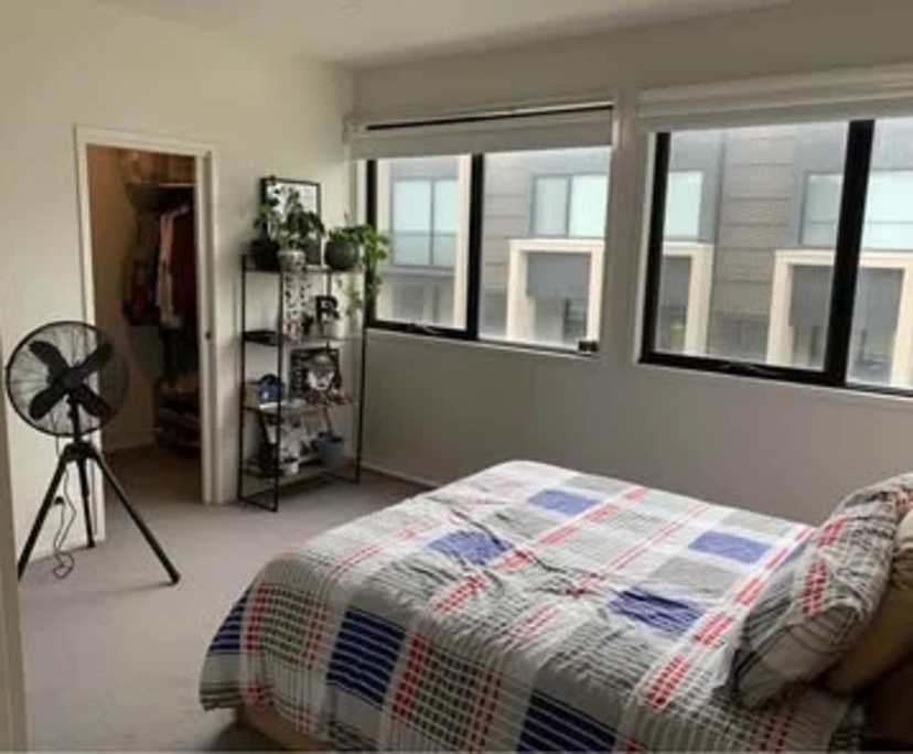 Unfurnished room with ensuite in a flatshare