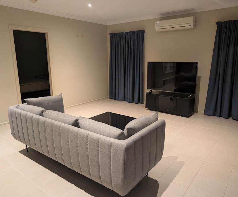 Room in a share house