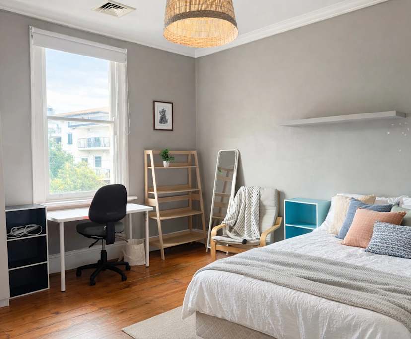 $1,050, Whole-property, 3 bathrooms, St Kilda VIC 3182