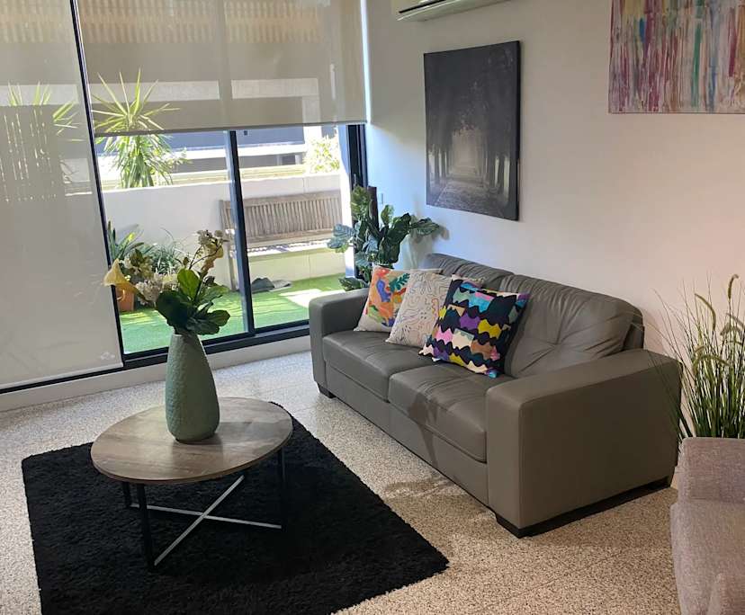 Furnished room in a flatshare
