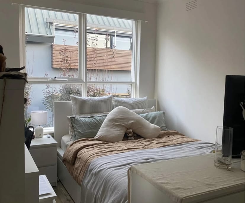 Unfurnished room in a flatshare